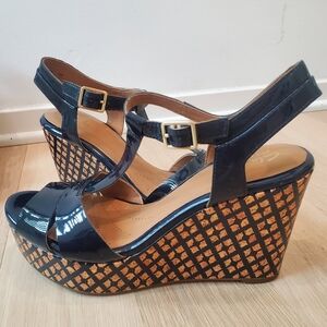 Clark's Navy and Beige Artisan Sandals 7.5